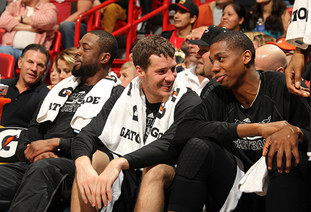 goran_dragic_bench_.jpg